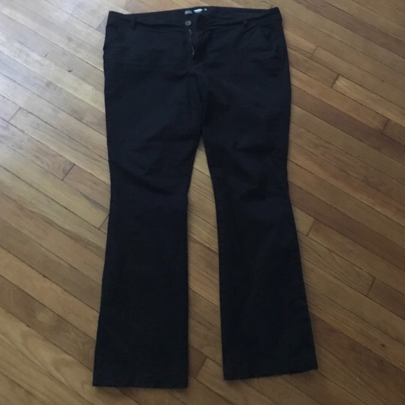 Old Navy Mid-Rise Boot-Cut Khakis for Women - Picture 4 of 5